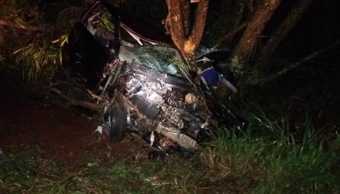 No Paraná, jovem é arremessado para fora de carro em acidente e morre