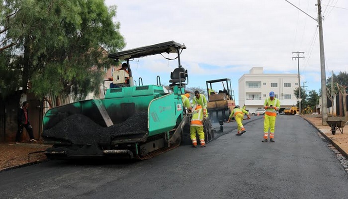 Laranjeiras - Prefeitura inicia pela rua Bacilides Faé novo lote de pavimentação que vai contemplar 22 ruas do quadro urbano