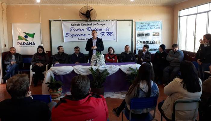 Espigão Alto - Chefe do Núcleo Regional assina ordem serviço para reforma da Escola Pedro Rufino