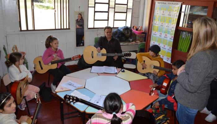 Porto Barreiro - Oficinas de Violão são realizadas também nas escolas do Interior