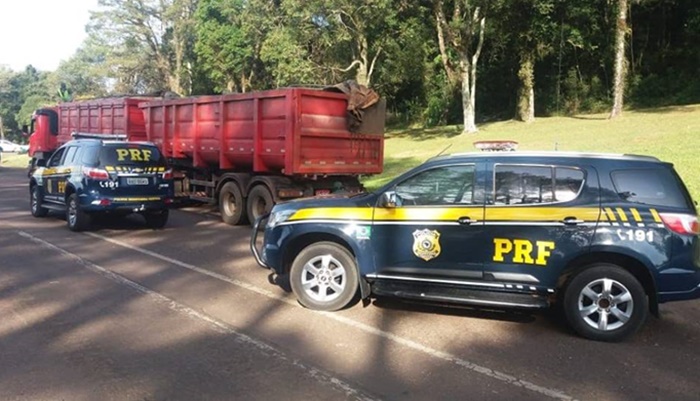 Guaraniaçu - PRF apreende R$ 2,2 milhões em cigarros e recupera caminhão roubado