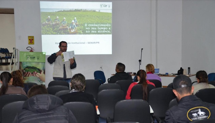Pinhão - Agricultores participam de curso sobre empreendedorismos rural