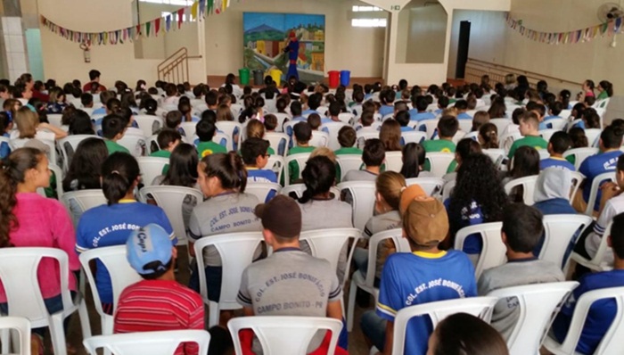 Campo Bonito - Secretaria de Educação traz teatro de reciclagem