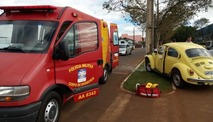 Laranjeiras - Condutora fica ferida após fusca colidir com poste em frente ao estádio do Operário