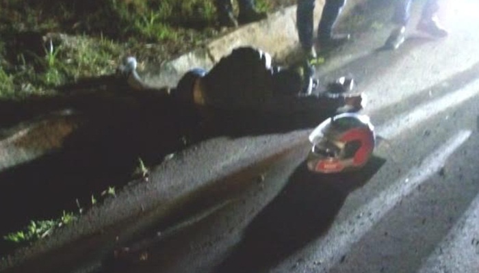 Laranjeiras - Motociclista fica gravemente ferido após colidir contra paredão de pedra
