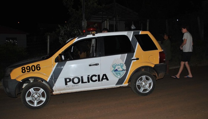 Laranjeiras - Jovem alterado quebra moveis da casa do pai e desacata a PM no PV