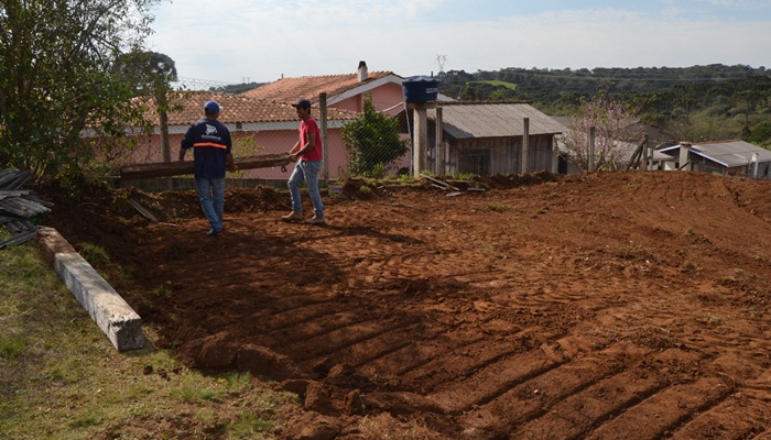 Pinhão - Academia ao ar livre começa a ser construída no Bairro Dois Irmãos