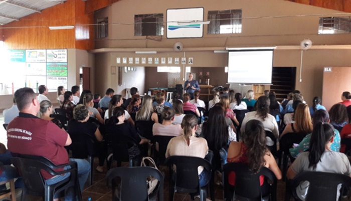 Rio Bonito - Palestra “Construindo Políticas Sobre Drogas” reúne funcionários públicos e sociedade civil