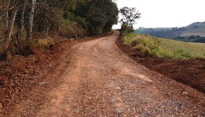 Guaraniaçu - Adequação de Estradas: Trabalho constante para o Interior