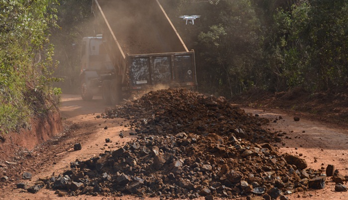 Pinhão - Secretaria de Infraestrutura e Viação realiza melhorias nas estradas rurais de Pinhalzinho e Água Branca