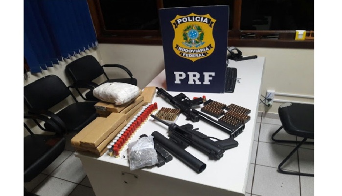 PRF apreende 307 kg de maconha e duas submetralhadoras de calibre restrito em Marechal Cândido Rondon