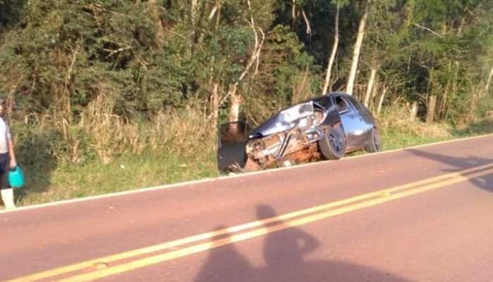 Campo Bonito - Automóvel colide contra trator na PR 474