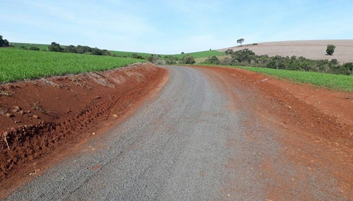 Candói - Prefeitura faz recuperação das estradas rurais