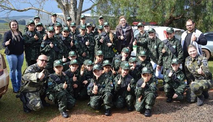 Porto Barreiro - Polícia Ambiental realiza entrega de uniformes aos alunos participantes do projeto Força Verde Mirim