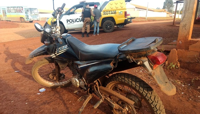 Quedas - Rotam prende suspeitos e recupera moto furtada em Laranjeiras do Sul