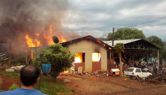 Catanduvas - Casa é consumida pelo fogo nesta sexta