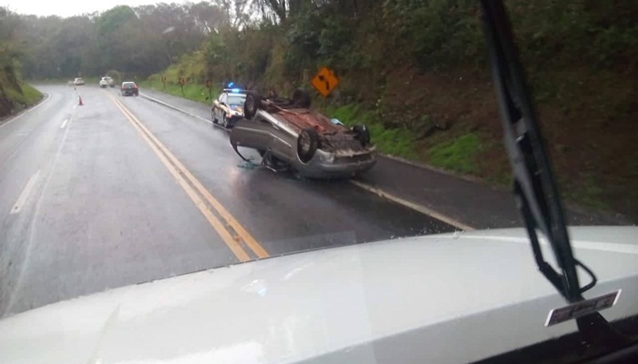 Laranjeiras - PRF atende capotamento na 277