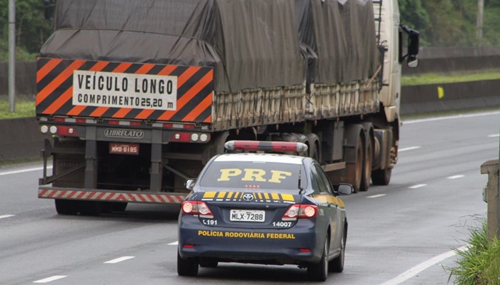 PRF registra oito mortes e 9 mil carros acima da velocidade durante o feriado no Paraná