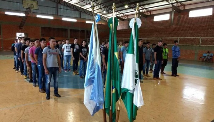 Nova Laranjeiras - Junta do Serviço Militar realiza solenidade de Juramento a Bandeira e entrega de CDI