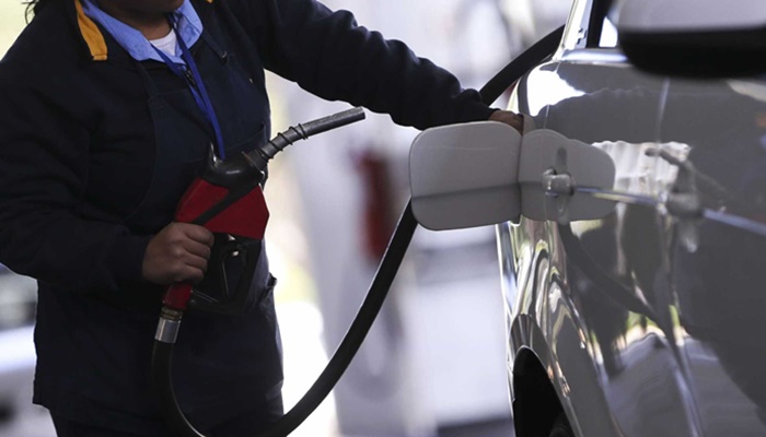 Preço da gasolina nas refinarias é mantido na máxima de R$ 2,2514