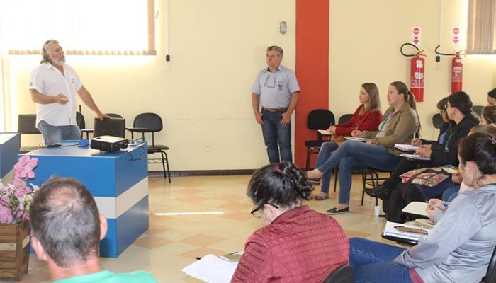 Porto Barreiro - Agentes de Endemia participam de treinamento sobre doença de Chagas
