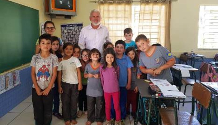 Guaraniaçu - Prefeito visita escola de Comunidade de Bela Vista