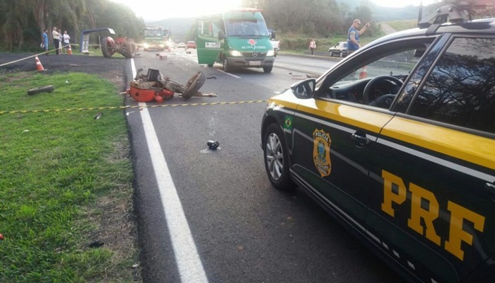 Homem fica gravemente ferido após colisão entre trator e caminhão na BR 277