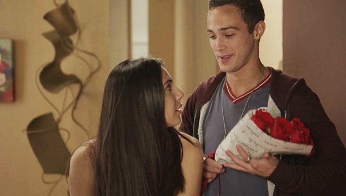 'Malhação': Márcio surpreende Pérola com buquê de flores: 'Você me perdoa?'