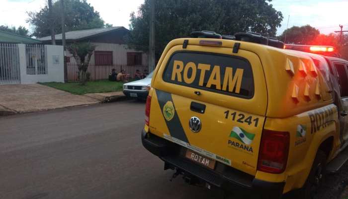 Quedas - Rotam e Rádio Patrulha aprendem drogas e arma de fogo no Bom Pastor