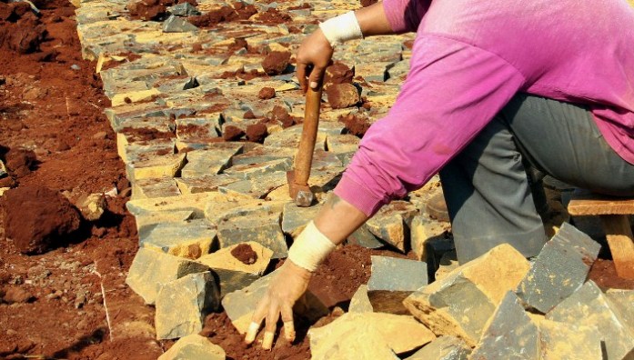 Laranjeiras – Quase quatro milhões são licitados para obra de calçamento por toda cidade