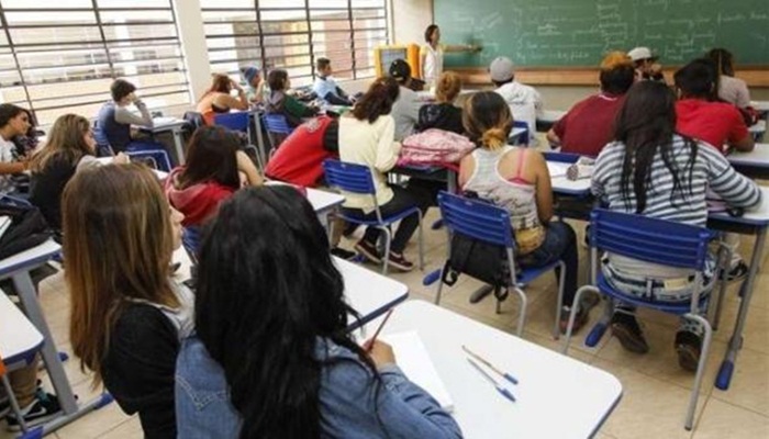 Educação abre PSS que vai contratar 10 mil professores, pedagogos e intérpretes