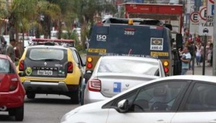 Suspeita de roubo a carro-forte mobiliza policiais em Ponta Grossa