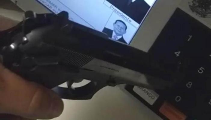 Policia identifica responsável por vídeo e descobre que não era arma verdadeira