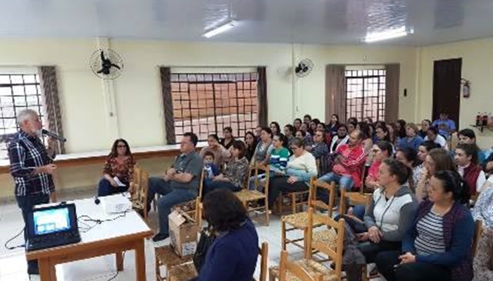 Guaraniaçu - Sindicato realiza reunião para esclarecimentos e apresentação de reivindicações da categoria dos Professores