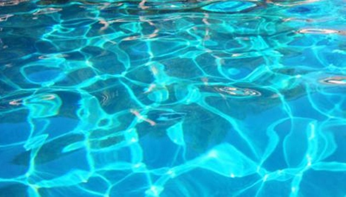 Menino de 4 anos morre afogado após cair em piscina na casa dos avós