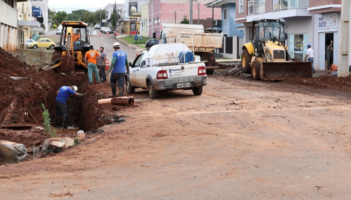 Laranjeiras - Prefeitura realiza obras emergenciais em galeria pluvial na Rua Tiradentes