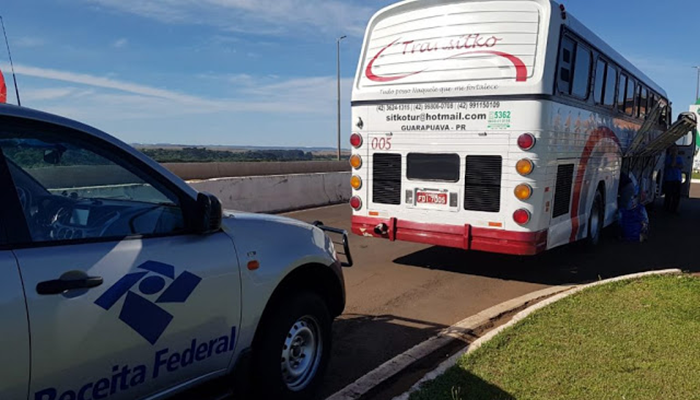 Candói - Receita apreende ônibus com contrabando