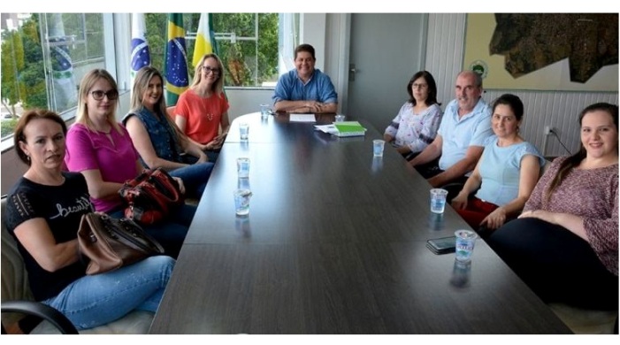 Laranjeiras - Diretora e APMF do Padre Gerson firmam parceria com prefeitura para melhorias na escola