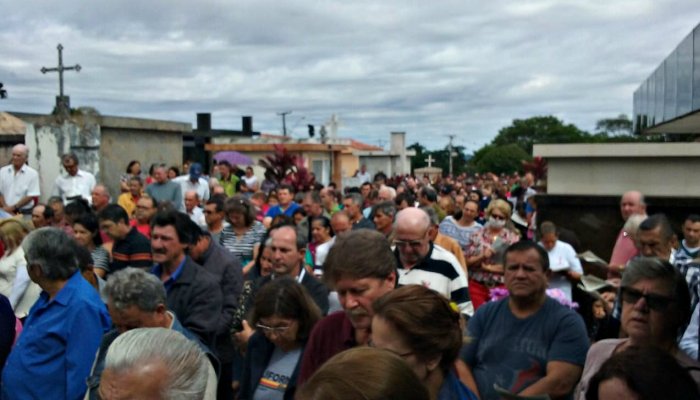 Laranjeiras - Dia de finados movimento milhares de pessoas no cemitério municipal