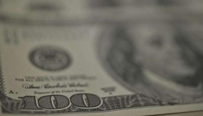 Após atuação do Banco Central, dólar cai para R$ 3,87