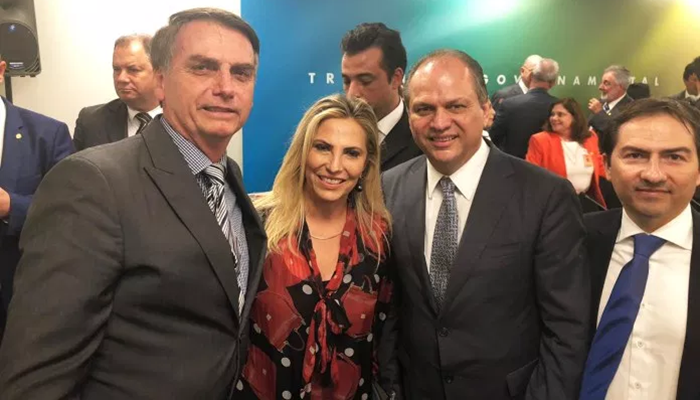 Paraná concede honraria a Bolsonaro