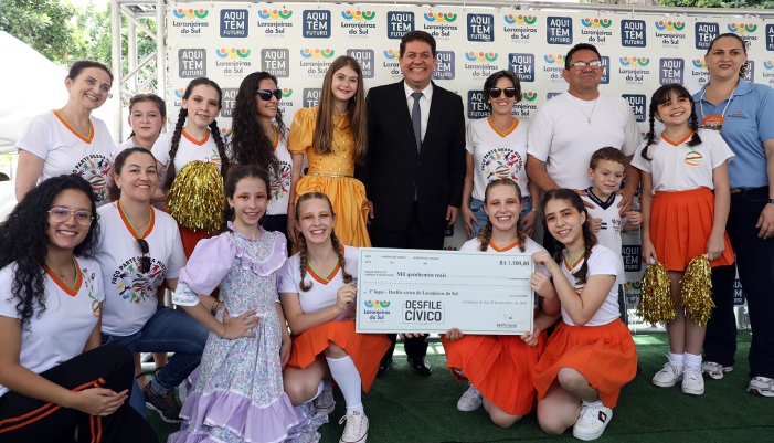 Laranjeiras - Colégio Estadual Laranjeiras vence concurso no desfile dos 72 anos da cidade