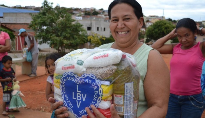 Palmital - LBV entrega 350 cestas de alimentos