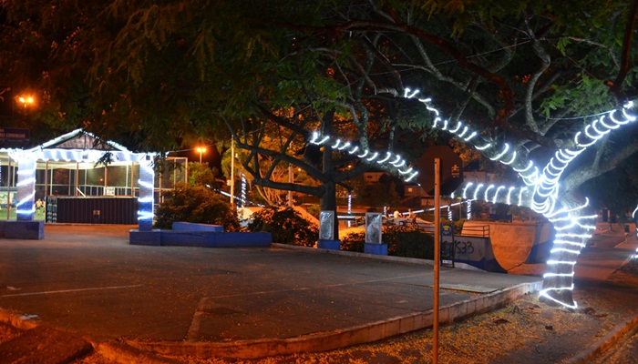 Pinhão - Cidade recebe iluminação especial de Natal