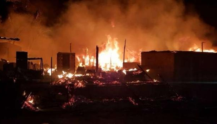 Mais de 300 barracos em área de invasão são destruídos em incêndio