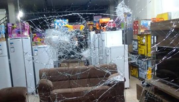 Guaraniaçu - Ladrões tentam furtar loja no centro