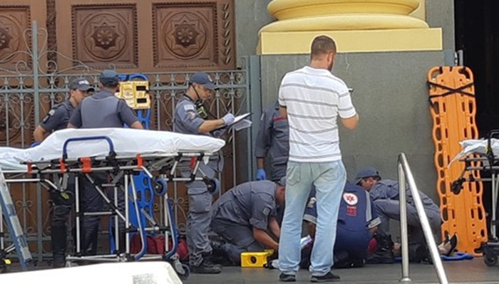 Homem invade missa, mata quatro e comete suicídio na Catedral de Campinas