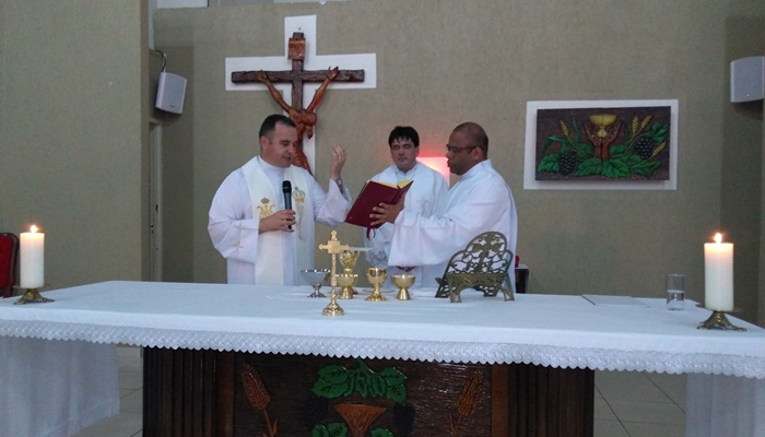 Ibema - Paróquia celebra 5 anos de ordenação de Pe Wagno