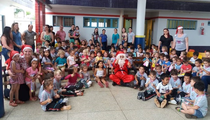 Candói - Escolas e CMEIS recebem a visita do Papai Noel