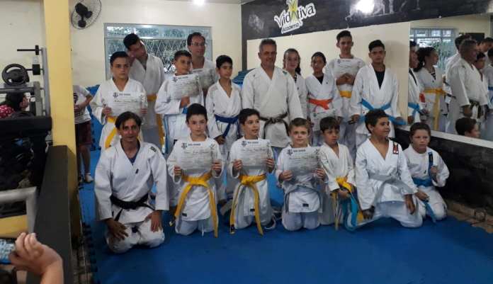 Guaraniaçu - Alunos do Karatê recebem graduação